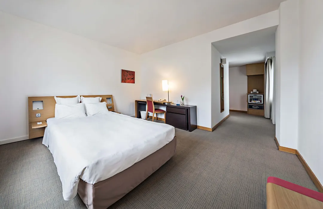 Hotel Puerta de Bilbao-1